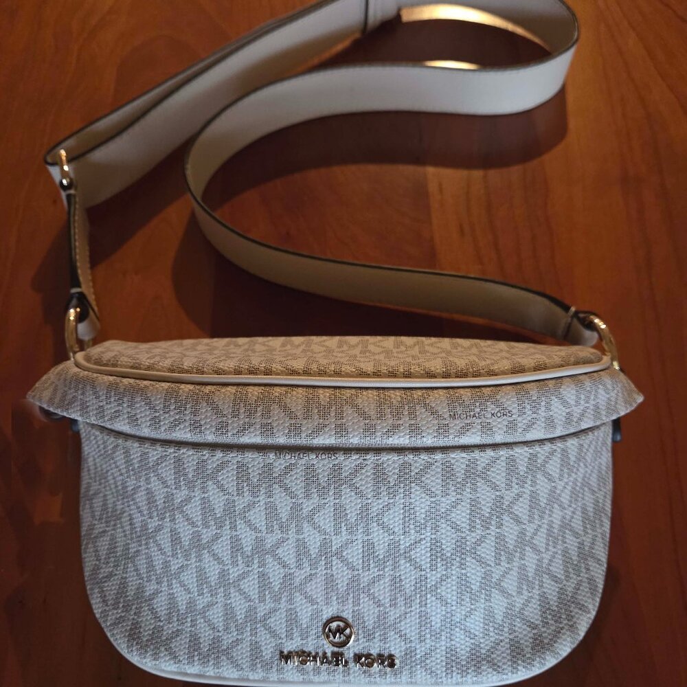 MK-Medium Logo Crossbody-Natural & Gold-EXC Cond